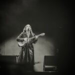 Natalia Lafourcade Instagram - Gracias @besamemuchofest fue una tarde maravillosa nunca olvidaré este momento. Y gracias a todas y todos ustedes, sentir su energía fue realmente especial. Viva la música y sus poderes para unir a tantas personas en un solo canto y un solo latir. Viva 🙌 y que bonito decir ¡Viva México! en estos contextos. Soy muy afortunada y más de poder compartirlo con mi increíble banda. @urieleschido @raymundopl @jorgegamboabass @lariruizvelasco @wilka_xalapa @trumpetpino @emidorantes ❤️👀🕊🇺🇸 #detodaslasflorestour amigos volamos lindo. #Fotografía @il.estudio L.A. California