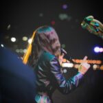 Natalia Lafourcade Instagram - Gracias @besamemuchofest fue una tarde maravillosa nunca olvidaré este momento. Y gracias a todas y todos ustedes, sentir su energía fue realmente especial. Viva la música y sus poderes para unir a tantas personas en un solo canto y un solo latir. Viva 🙌 y que bonito decir ¡Viva México! en estos contextos. Soy muy afortunada y más de poder compartirlo con mi increíble banda. @urieleschido @raymundopl @jorgegamboabass @lariruizvelasco @wilka_xalapa @trumpetpino @emidorantes ❤️👀🕊🇺🇸 #detodaslasflorestour amigos volamos lindo. #Fotografía @il.estudio L.A. California