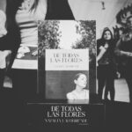 Natalia Lafourcade Instagram - Memorias de la presentación de mi libro en @filguadalajara junto a @jplopezfonseca y @maria.marindb esto para nosotros fue un sueño. Y créanme me quedo con ganas de realizar más libros en mi vida. Iremos viendo. Quiero agradecer a @faunalibros por ser parte de esta historia y a todas las hermosas y personas que nos acompañaron. También aprovecho para agradecer a las personas que son parte de este libro @shubidubi @maureenmevans @maureenme @soniasieff 🌞 Tuvimos la presencia de un ángel hermoso en el escenario que me entrevistó. Mi momento favorito. Hermoso Emiliano 🌞♥️🙏🏼 🌻 gracias vida seguimos adelante. #detodaslasdloresellibro #detodaslasfloresnl #fotografia @diegoguillen 👀 Feria Internacional del Libro FIL