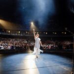 Natalia Lafourcade Instagram - Gracias mi gente linda de Guadalajara. Fue una noche maravillosa llena de magia. #detodaslasflorestour cerro maravilloso este formato de show con su mundo onírico en los visuales. Gracias @diegoguillen por tan hermosas fotografías. 🌸 Auditorio Telmex