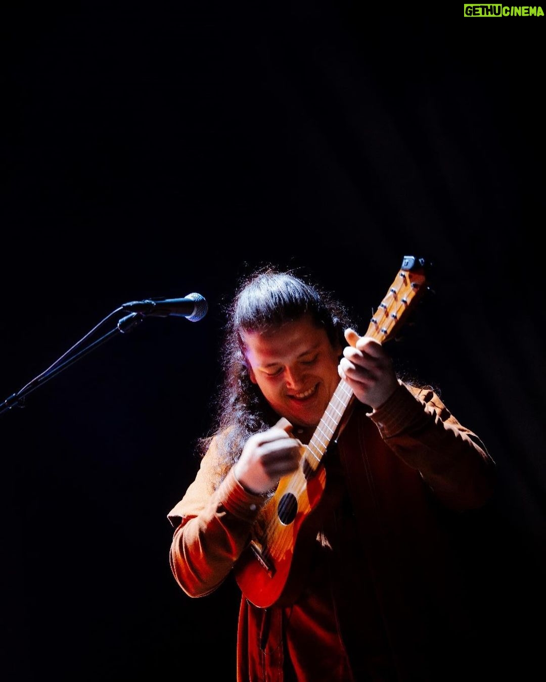 Natalia Lafourcade Instagram - Gracias mi gente linda de Guadalajara. Fue una noche maravillosa llena de magia. #detodaslasflorestour cerro maravilloso este formato de show con su mundo onírico en los visuales. Gracias @diegoguillen por tan hermosas fotografías. 🌸 Auditorio Telmex