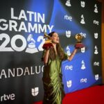 Natalia Lafourcade Instagram - Gracias Sevilla por recibirnos con tanto amor y bellas sorpresas en los @latingrammys hemos disfrutado enorme cada celebración #detodaslasfloresnl y gracias #stylist @candanoclau y @ferragamo por acompañarme en esta bella fiesta 💋❤️🇲🇽🌬🍃🇪🇸#sevilla ¡Que noche!