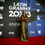 Natalia Lafourcade Instagram - Gracias Sevilla por recibirnos con tanto amor y bellas sorpresas en los @latingrammys hemos disfrutado enorme cada celebración #detodaslasfloresnl y gracias #stylist @candanoclau y @ferragamo por acompañarme en esta bella fiesta 💋❤️🇲🇽🌬🍃🇪🇸#sevilla ¡Que noche!
