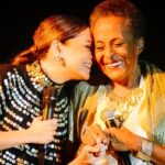Natalia Lafourcade Instagram - Me siento profundamente agradecida y feliz de poder entrelazar caminos y cantos con mujeres que amo y admiro desde hace tanto tiempo. Es un sueño hecho realidad. Aquí la hermosa @susana_baca_oficial ofreciendo su corazón y su sonrisas que todo lo ilumina. Compañera gracias por aceptar y cantar Hasta la Raíz con tanto sentimiento. Tu canto es medicina. Te amo mamita. Nos hicieron sentir en casa. 🇵🇪❤️🕊🙏🏼🌸 #detodaslasflorestour ¡Viva la vida! #fotografia @fmedinaeffio y @r_umeres