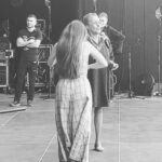 Natalia Lafourcade Instagram - Me siento profundamente agradecida y feliz de poder entrelazar caminos y cantos con mujeres que amo y admiro desde hace tanto tiempo. Es un sueño hecho realidad. Aquí la hermosa @susana_baca_oficial ofreciendo su corazón y su sonrisas que todo lo ilumina. Compañera gracias por aceptar y cantar Hasta la Raíz con tanto sentimiento. Tu canto es medicina. Te amo mamita. Nos hicieron sentir en casa. 🇵🇪❤️🕊🙏🏼🌸 #detodaslasflorestour ¡Viva la vida! #fotografia @fmedinaeffio y @r_umeres