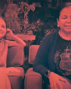 Natalia Lafourcade Instagram - Aquí cantando con la hermosa @evaayllonoficial esa canción que grabamos con Los Macorinos uno de mis boletos favoritos, Soy lo Prohibido. Gracias mamita por aceptar y venir para llenarnos de tu luz y presencia tan especial. Te adoro. 🇵🇪♥️🙏🏼 ¡Viva el Perú! #detodaslasflorestour #fotografia @fmedinaeffio y @r_umeres