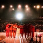 Natalia Lafourcade Instagram - I would like to say ¡thank youuuuu! 🍀 ♥️🇺🇸🙏🏼 to all the beautiful people that came to the concerts in USA. Now I know that is not just the Latin community coming to see our shows, there’s also people from different countries attending and listening to the music we’re sharing on this tour. Woooooow I feel like flying so so so high in the sky. This confirms to me the power of music as the language of love, the universal language once I can see from the stage all of you singing, dancing, crying, feeling and being so beautiful like a huge garden of flowers. All as one. So present and so alive. I’m so fortuned and we’re so fortuned for experiencing such a human and soul conexión in life, right? I normally feel shy writing English but now I don’t care I need to say thank you to all of you guys from the deepest of my heart as well. And the words I would say I know are not going to be enough. ¡Viva la vida! you made us feel like family like home. And bringing a part of the music that comes from México, and the great composers we have and also sharing those songs from Latinoamérica that are such an inspiration to me and se how much you enjoy, is just wonderful. It’s my honor and pleasure. I miss you all ready 🙏🏼❤️🇺🇸🕊🇲🇽 we will see each other again very soon I know that. 🌞 thank you for being my ocean love. #detodaslasflorestour #detodaslasfloresnl gracias USA 🇺🇸♥️🙏🏼 Nos vamos para Argentina 🇦🇷🌬❤️🍃. @urieleschido @wilka_xalapa @raymundopl @jorgegamboabass @lariruizvelasco @trumpetpino @emidorantes 🌋 #fotografia @mexicanocowboy #stylist @candanoclau @c.a.n.c.i.n.o 🌑
