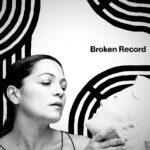 Natalia Lafourcade Instagram - Today I feel very happy to share with you my lovely people this beautiful moment of my week in Los Angeles to celebrate the music and passion we put into every album we make. I had the opportunity to have a beautiful conversation with the team at @thebrokenrecordpod @itsjrichmond 🙌 after listening to some episodes and enjoying this beautiful work they do, I have the honor of being invited to look into the universe of #detodaslasflores and talk a little about some things that have happened in my musical career. Being part of this community is a dream. ¡Thank you! I ♥️ invite you to listen. Please be patient with my talking since I am still learning English 😬🙈💜🌸🙌🙏🏼. 🕊. Hoy me siento muy feliz por compartirles mi gente linda este hermoso momento de mi semana en Los Ángeles para celebrar la música y la pasión que ponemos en cada disco que hacemos. Tuve la oportunidad de tener una hermosa conversación con el equipo de @thebrokenrecordpod 🙌 después de haber escuchado algunos episodios y disfrutar de este trabajo tan hermoso que ellos hacen, tengo el honor de ser invitada para mirar en el universo #detodaslasflores y conversar un poco de algunas cosas que han pasado en mi trayectoria musical, ser parte de esta comunidad es un sueño. Les invito a escuchar. Por favor ligeritos que aún estamos aprendiendo inglés 🙈💜🌸🙌🙏🏼. Los Angeles, California