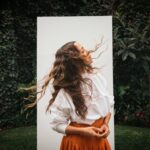 Natalia Lafourcade Instagram - Gracias @quiencom 🧡 por hacerme parte de la increíble edición “31 mujeres que amamos”. Siendo reconocida junto a mis compañeras, somos 30 mujeres todas con historias y trayectorias que nos inspiran y nos dejan claro el protagonismo que, aun con barreras, ha ganado la mujer en nuestra sociedad. Y que importante reconocerlo y mirarnos unas a otras. Esta lista incluye activistas y buscadoras de justicia, atletas que se imponen en sus disciplinas, artistas y contadoras de historias que utilizan sus plataformas para colocar en la sociedad mensajes importantes, empresarias y creadoras de contenido que reclaman el lugar que les pertenece. Es realmente inspirador y celebro ser parte de esta comunidad. Compañeras: que sigamos fortaleciendo nuestra andanza aportado cosas enormes y positivas a nuestro mundo. Issa López, Elda Cantú, Nayelli López, Mónica Ortiz Álvarez, Norma Romero Vázquez, Elsa Elmar, Macarena Riva, Samantha Tams, Gabriela Vargas Fernanda Castillo, Kenya Cuevas, Natalia Solián, Renata Zarazúa, Blanca Ríos, Patricia Kelly, María Rivero, Saru Miranda, Alejandra Prieto, Laura Álvarez, Ana Gabriela Fernández, Aida Mulato, Ramona Cosio y Nieves Guerra, Jazmín Salazar, Andrea Gutiérrez, Eugenia Méndez y Thalía Trillo, Paty Cantú, Sara Levy, Blanca Villagómez, Alexa Moreno, Silvia Dávila, Teresa Gutiérrez, Emilia Hernández y Majo Aguilar. Fotos @tanchv Edición de textos @elefante_analfabeta Maquillaje y peinado @israquiroz Styling @candanoclau y @lupislupismb Coordinación @mariterelg y @maitecuesta_ Producción @brendafdzu Diseño @vanndiaz Editora general @maria__torres #31mujeres #quienesquien