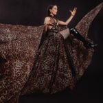 Natalia Oreiro Instagram - ⁣ El Gato volador 🐆 Anoche en semifinales de @lavoz_uy 🐆 @brunoilusorio 🖤 @_tavogarcia 🐆 @rosanjuan 🖤 @luligemelli 🐆 @ghoda.uy 🖤 @lajollashoes 🐆 @diegoalfonsouy 🖤 @castillosfernando 🐆 @merynaor 🖤 @@karechelixir 🐆 @bliss.com.ar 🖤 @lu.lul