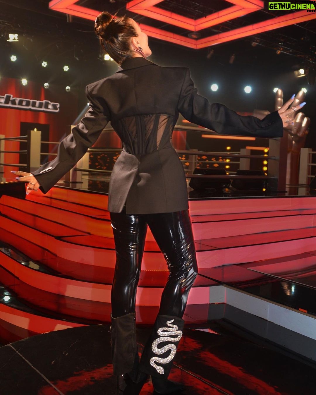 Natalia Oreiro Instagram - Por lo único que me gustan los lunes es por @lavoz_uy A ustedes, les gustan los lunes? 📷 @carla.baldisseri 🖤 @muglerofficial x @hm 🖤 @ramirezdenegro 🖤 @mono.fuk 🖤 @rosanjuan 🖤 @luligemelli 🖤 @diegoalfonsouy 🖤 @castillosfernando 🖤 @merynaor 🖤 @bliss.com.ar - Единственная причина, по которой я люблю понедельники, это @lavoz_uy А вы? Любите понедельники?
