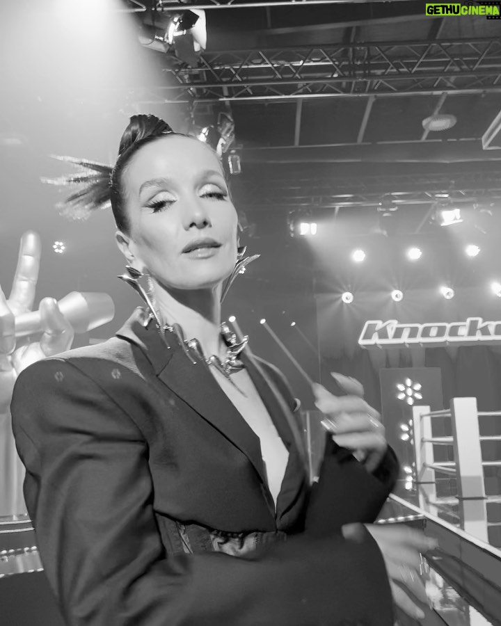 Natalia Oreiro Instagram - Por lo único que me gustan los lunes es por @lavoz_uy A ustedes, les gustan los lunes? 📷 @carla.baldisseri 🖤 @muglerofficial x @hm 🖤 @ramirezdenegro 🖤 @mono.fuk 🖤 @rosanjuan 🖤 @luligemelli 🖤 @diegoalfonsouy 🖤 @castillosfernando 🖤 @merynaor 🖤 @bliss.com.ar - Единственная причина, по которой я люблю понедельники, это @lavoz_uy А вы? Любите понедельники?