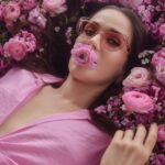Natalia Oreiro Instagram - ⁣ Feliz primavera 🌸🌸🌸 Nueva colección de gafas🩷🩷🩷 👓 @byranieri @lasoreirooficial 🌸 @brunoilusorio 🌸 @luligemelli 🌸 @karinacamporinomkp 🌸 @giachinomatias 🌸 @vivistallone 🌸 @veronica.bonomo 🌸 @tomas_bergman 🌸 @anteraestudio