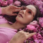 Natalia Oreiro Instagram - ⁣ Feliz primavera 🌸🌸🌸 Nueva colección de gafas🩷🩷🩷 👓 @byranieri @lasoreirooficial 🌸 @brunoilusorio 🌸 @luligemelli 🌸 @karinacamporinomkp 🌸 @giachinomatias 🌸 @vivistallone 🌸 @veronica.bonomo 🌸 @tomas_bergman 🌸 @anteraestudio