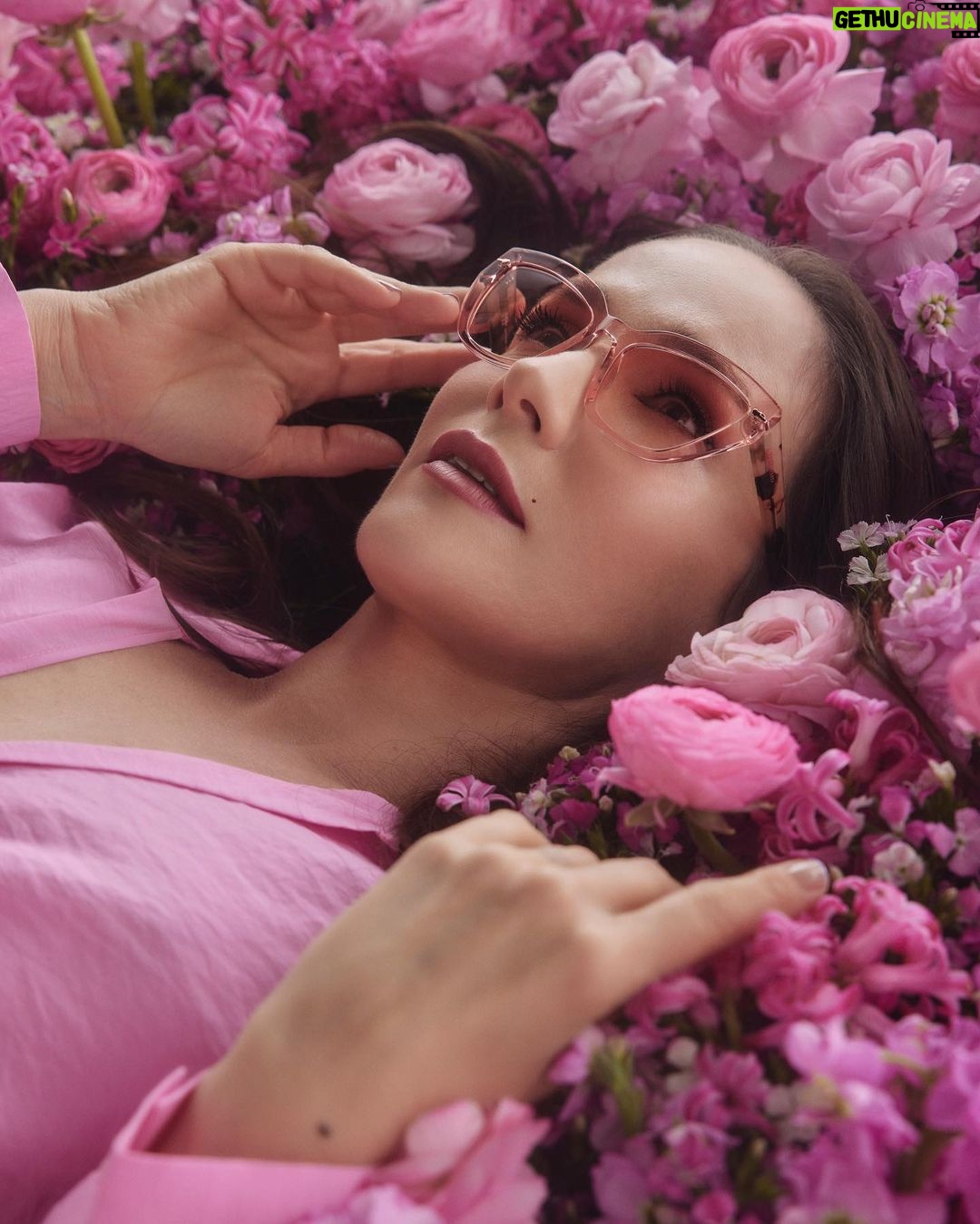 Natalia Oreiro Instagram - Feliz primavera 🌸🌸🌸 Nueva colección de gafas🩷🩷🩷 👓 @byranieri @lasoreirooficial 🌸 @brunoilusorio 🌸 @luligemelli 🌸 @karinacamporinomkp 🌸 @giachinomatias 🌸 @vivistallone 🌸 @veronica.bonomo 🌸 @tomas_bergman 🌸 @anteraestudio