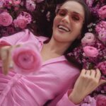 Natalia Oreiro Instagram - ⁣ Feliz primavera 🌸🌸🌸 Nueva colección de gafas🩷🩷🩷 👓 @byranieri @lasoreirooficial 🌸 @brunoilusorio 🌸 @luligemelli 🌸 @karinacamporinomkp 🌸 @giachinomatias 🌸 @vivistallone 🌸 @veronica.bonomo 🌸 @tomas_bergman 🌸 @anteraestudio