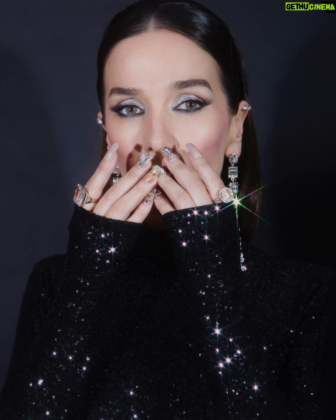 Natalia Oreiro Instagram - 🖤🖤🖤 Noche de @lavoz_uy 🖤 @brunoilusorio 🖤 @elcamarin 🖤 @luligemelli 🖤 @rosanjuan 🖤 @castillosfernando 🖤 @diegoalfonsouy 🖤 @merynaor 🖤 @fefodiiaz 🖤 @mono.fuk 🖤 @bliss.com.ar 🖤 @fahomauy
