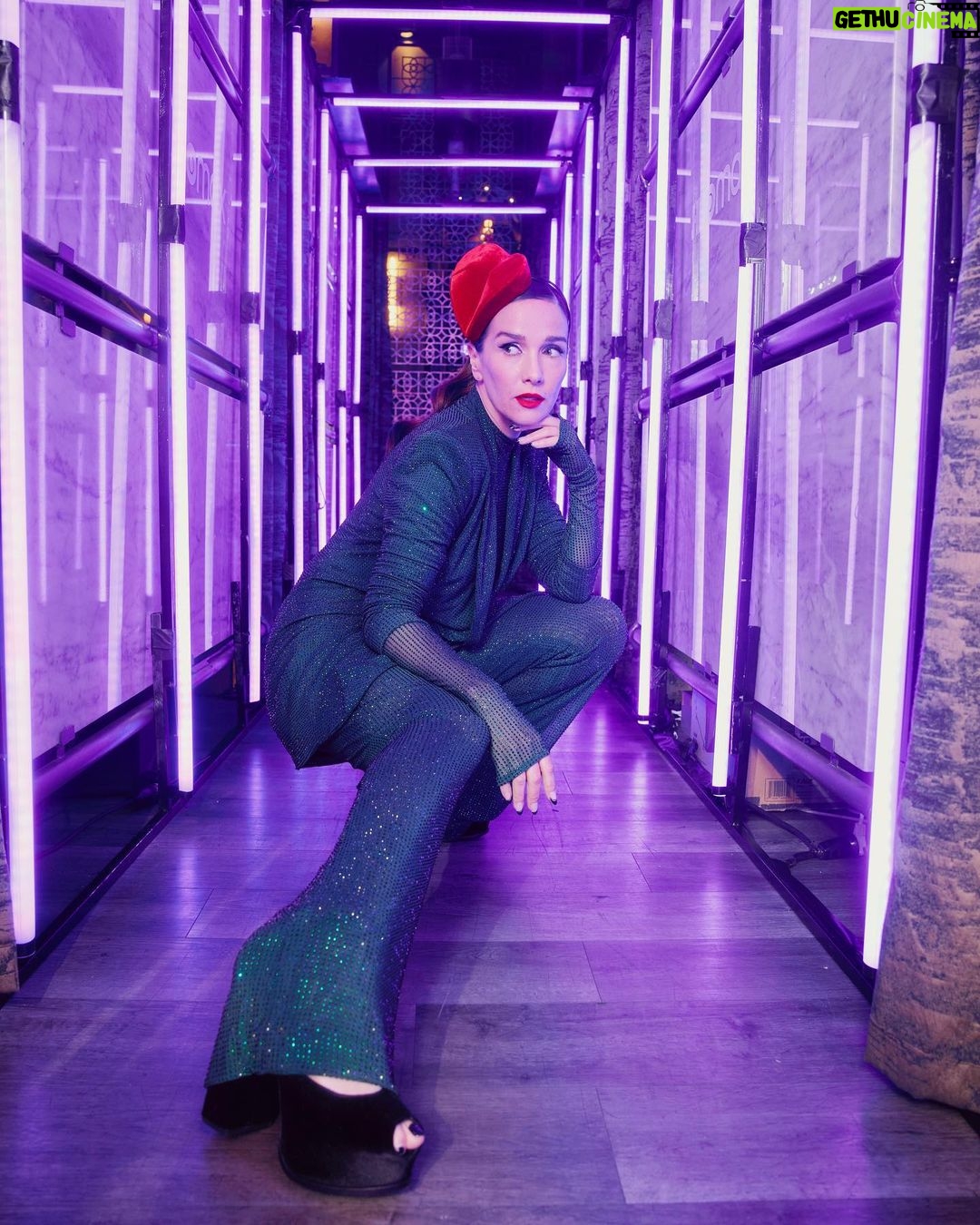 Natalia Oreiro Instagram - ♥️♥️♥️ Quiero contarles que este 1ero de septiembre se estrena en HBO Max #CasiMuerta, una peli que disfruté muchísimo y que los va a llenar de risas y lágrimas, con un elenco espectacular y la dirección del número uno, @mirasfernan♥️♥️♥️ @hbomaxar @hbomaxla @hbomaxar #casimuertaHboMax 📸 @brunoilusorio 👗 @mergorof #Gorof ♥️ @florenciatellado 👠 @lucianomarraok ✂️@giachinomatias 💄 @karinacamporinomkp ⚡️@luligemelli 🌈 @vivistallone 💅@bliss.com.ar 👓 @byranieri @lasoreirooficial