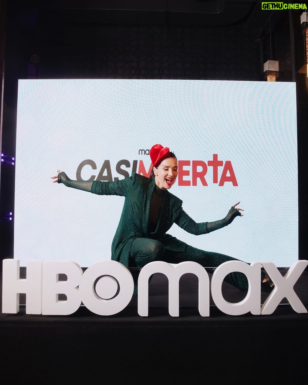 Natalia Oreiro Instagram - ♥️♥️♥️ Quiero contarles que este 1ero de septiembre se estrena en HBO Max #CasiMuerta, una peli que disfruté muchísimo y que los va a llenar de risas y lágrimas, con un elenco espectacular y la dirección del número uno, @mirasfernan♥️♥️♥️ @hbomaxar @hbomaxla @hbomaxar #casimuertaHboMax 📸 @brunoilusorio 👗 @mergorof #Gorof ♥️ @florenciatellado 👠 @lucianomarraok ✂️@giachinomatias 💄 @karinacamporinomkp ⚡️@luligemelli 🌈 @vivistallone 💅@bliss.com.ar 👓 @byranieri @lasoreirooficial