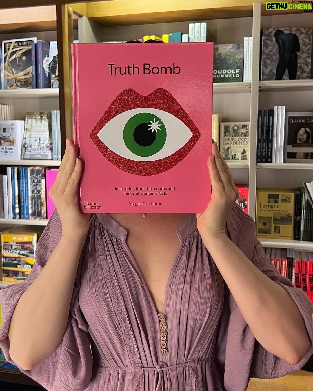 Natalia Oreiro Instagram - Libres son los que piensan, no los que obedecen. Enseñar es enseñar a dudar. E.Galeano - Свободен тот, кто думает, а не тот, кто повинуется. Учить - значит учить сомневаться. Э. Галеано