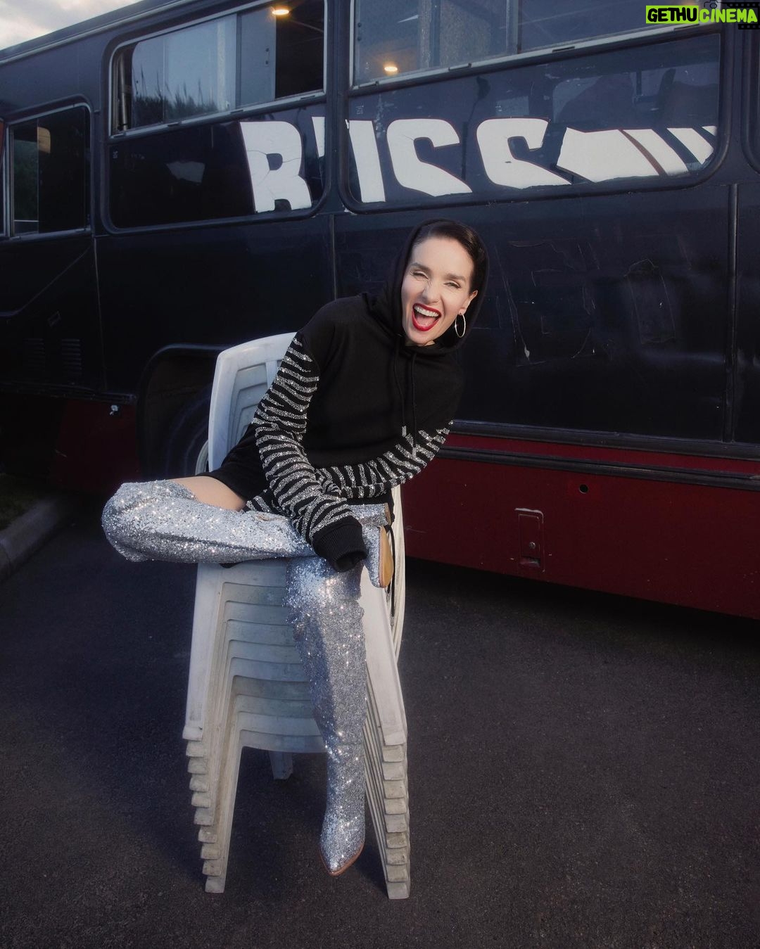 Natalia Oreiro Instagram - Salimos de gira? ⚡️👽⚡️👽⚡️ 📷 @brunoilusorio ⚡️ @mono.fuk 👽 @lucianomarraok ⚡️ @luligemelli 👽 @rosanjuan ⚡️ @castillosfernando 👽 @diegoalfonsouy ⚡️ @merynaor 👽 @fefodiiaz ⚡️ @bliss.com.ar