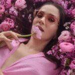 Natalia Oreiro Instagram - ⁣ Feliz primavera 🌸🌸🌸 Nueva colección de gafas🩷🩷🩷 👓 @byranieri @lasoreirooficial 🌸 @brunoilusorio 🌸 @luligemelli 🌸 @karinacamporinomkp 🌸 @giachinomatias 🌸 @vivistallone 🌸 @veronica.bonomo 🌸 @tomas_bergman 🌸 @anteraestudio