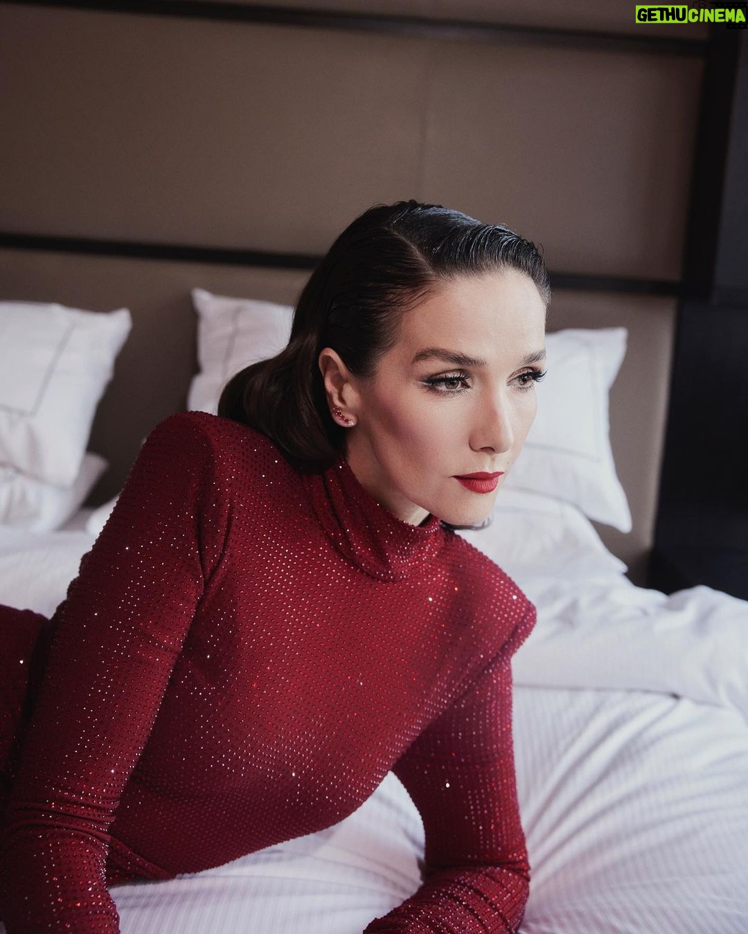 Natalia Oreiro - 84.8K Likes -
Martín Fierro allá vamos ✨
📸 @brunoilusorio
✨ @mariagorof
✨ @giachinomatias
✨ @castillosfernando
✨ @marcelotoledook
✨ @luligemeli
✨ @floboskis.stad
✨ @bliss.com.ar
✨ @2girls_1cam
✨ @veronica.bonomo