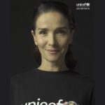 Natalia Oreiro Instagram - ¡#PoneteLaCamiseta de UNICEF! 👕 Con tu ayuda podemos entregar a más niños, niñas y adolescentes alimento terapéutico listo para usar, un alimento médico alto en calorías que permite que los niños con desnutrición puedan aumentar rápidamente de peso y salir de ese estado. Ingresá a unicef.uy o al link en bio de @unicefuruguay para hacerte socio. 🙌🏼 Con tu colaboración participás por un Renault Kwid 0KM. ¡Te esperamos el 10 de junio para estar todos y todas #JuntosPorLaInfancia!, porque juntos somos un equipo si vos te sumás a UNICEF 💙