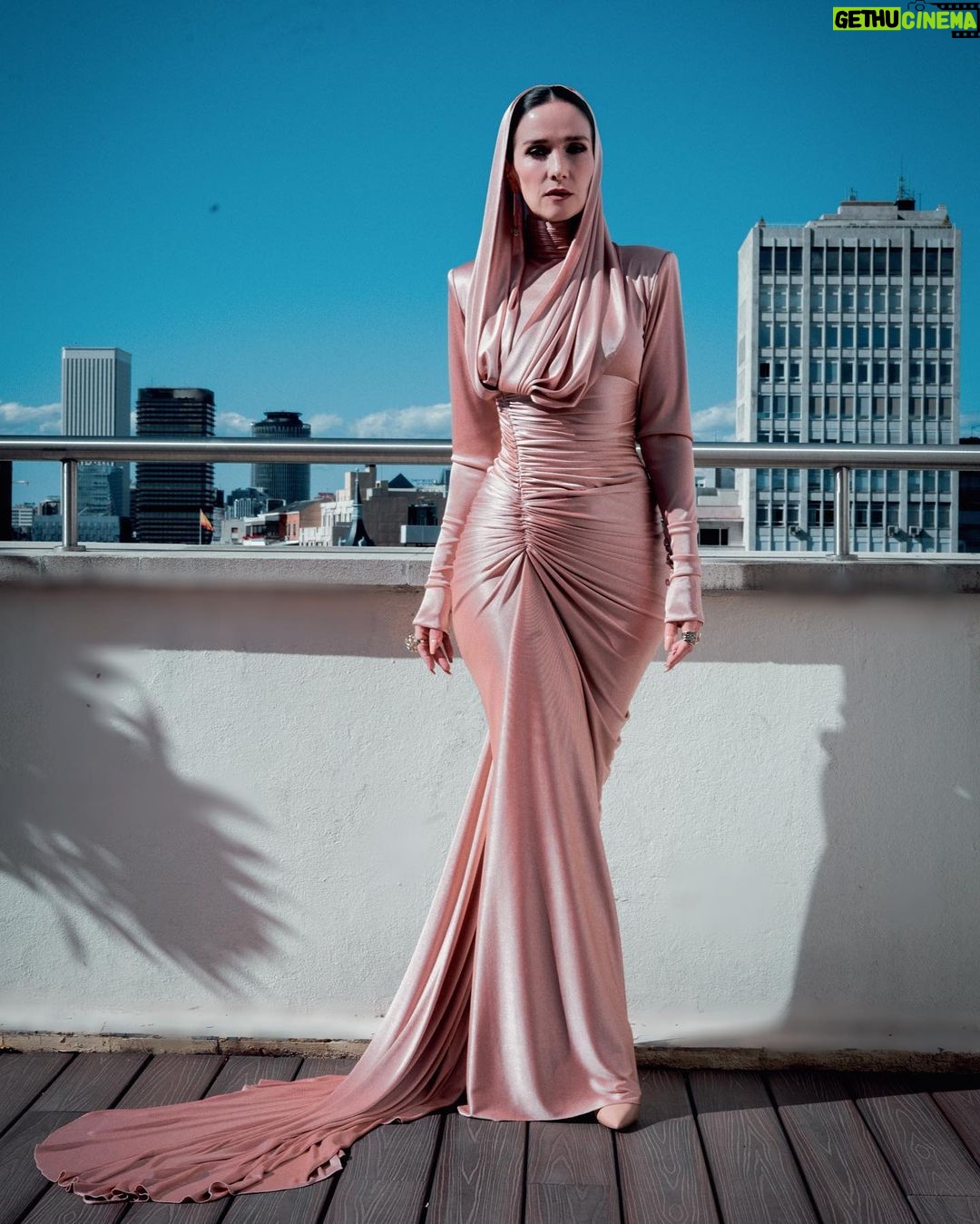 Natalia Oreiro - 101.2K Likes -
Postales de ayer en @premios_platino
Con este vestidito que soñé y que la hermosa de @luligemelli me acompañó en la locura.
Con el mejor realizador @manu_._gonzalez
Y la genia de @rebecarueda en maquillaje y pelo.
Joyitas de @hsternofficial
Mis uñitas de @bliss.com.ar
Fotones de @lonajulian
Les gustó?
-
Фотографии с @premios_platino
Платье, о котором я мечтала, вам нравится?