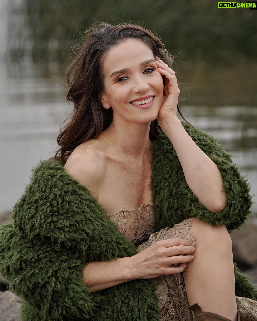 Natalia Oreiro Instagram - Gracias @clarincom por tan linda nota x @casimuertapelicula ♥️ Gracias @graguinazu ✏️ Gracias @bonettomartin 📷 Y gracias a todo el equipo♥️ @luligemelli @karinacamporinomkp @giachinomatias @elcamarin @malloysbardecosta @soyclaudinasanchezok @raquelflotta @bliss.com.ar