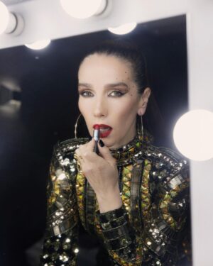 Natalia Oreiro Instagram - ⁣
⁣⁣Anoche fue una fiesta el Luna Park con @orquestadeliovaldez✨⁣⁣

Les dejo unas 📸del back

Antes, durante y después, siempre haciendo el aguante este equipo hermoso✨
@vivistallone 
@brunoilusorio 
@luligemelli 
@karinacamporinomkp 
@giachinomatias