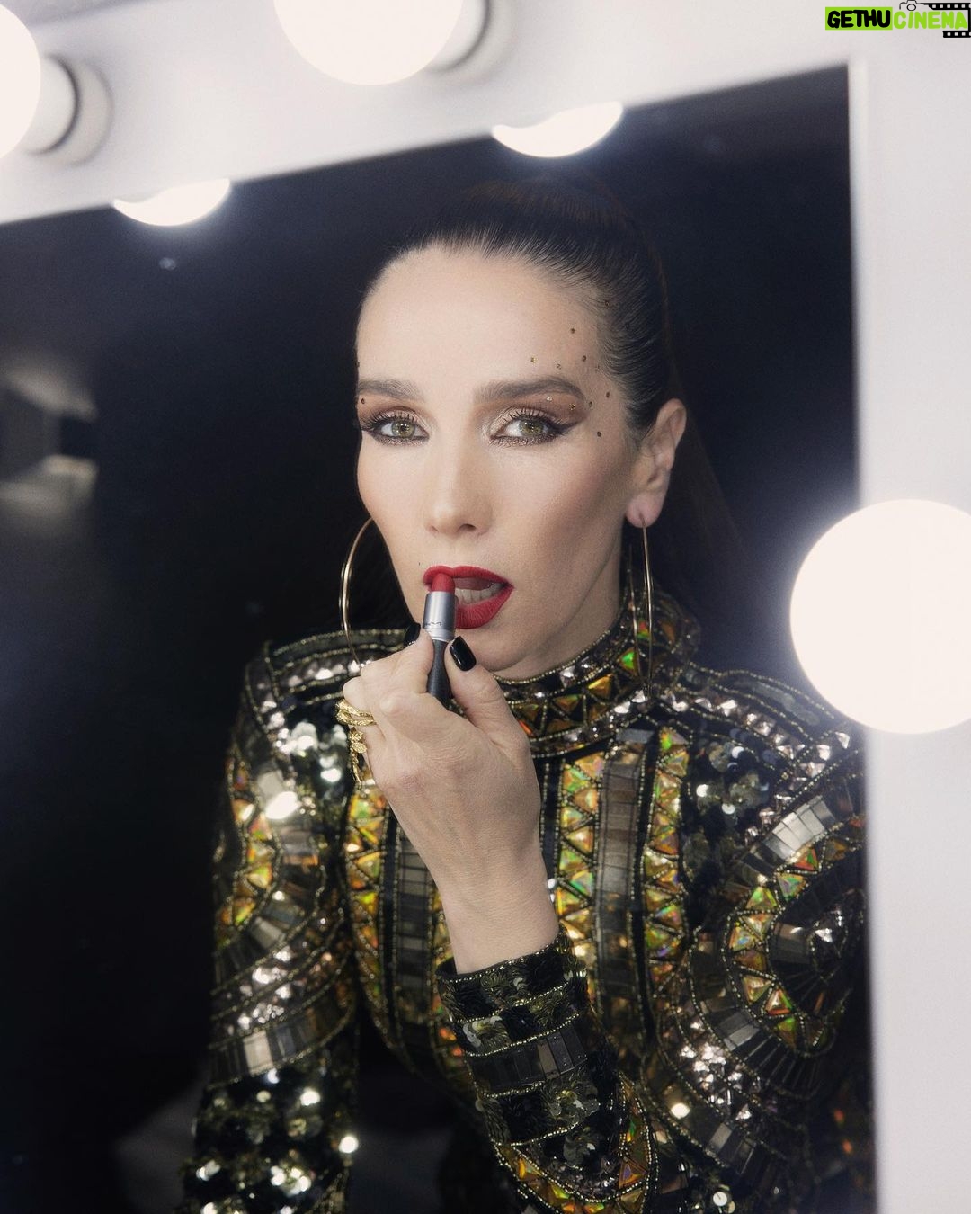 Natalia Oreiro - 74K Likes -
Anoche fue una fiesta el Luna Park con @orquestadeliovaldez✨
Les dejo unas 📸del back
Antes, durante y después, siempre haciendo el aguante este equipo hermoso✨
@vivistallone
@brunoilusorio
@luligemelli
@karinacamporinomkp
@giachinomatias