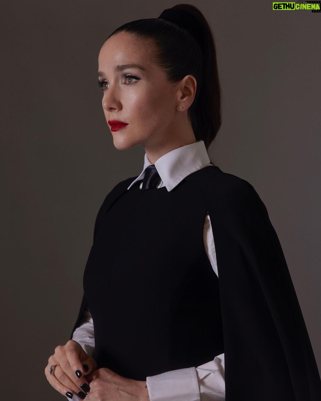 Natalia Oreiro Instagram - Yendi a los Cóndor 🖤 Gracias @acca_cinecronistas por la nominación. 🖤Con este vestidito herrrmoso de @ramirezdenegro 🖤siempre con el arte de @brunoilusorio 🖤St de mi amada @luligemelli 🖤 Quién te hizo la carita? @karinacamporinomkp 🖤 pelito de @giachinomatias 🖤 botitas @lucianomarraok 🖤 súper locación @cramerestudio 🖤 uñitas @bliss.com.ar