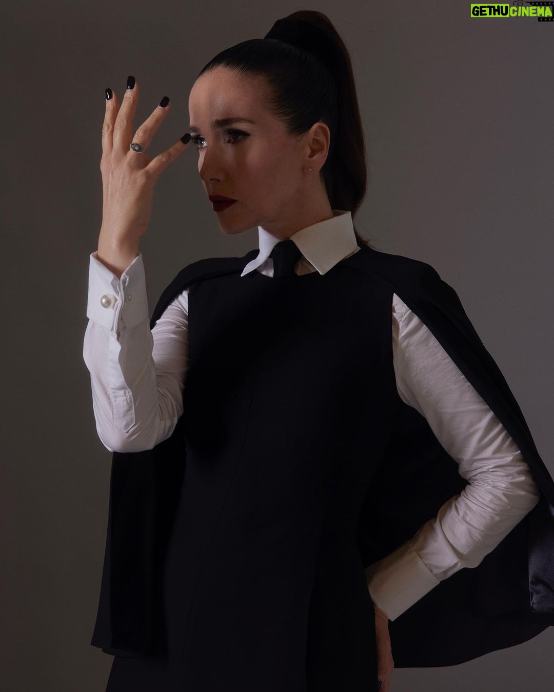 Natalia Oreiro Instagram - Yendi a los Cóndor 🖤 Gracias @acca_cinecronistas por la nominación. 🖤Con este vestidito herrrmoso de @ramirezdenegro 🖤siempre con el arte de @brunoilusorio 🖤St de mi amada @luligemelli 🖤 Quién te hizo la carita? @karinacamporinomkp 🖤 pelito de @giachinomatias 🖤 botitas @lucianomarraok 🖤 súper locación @cramerestudio 🖤 uñitas @bliss.com.ar
