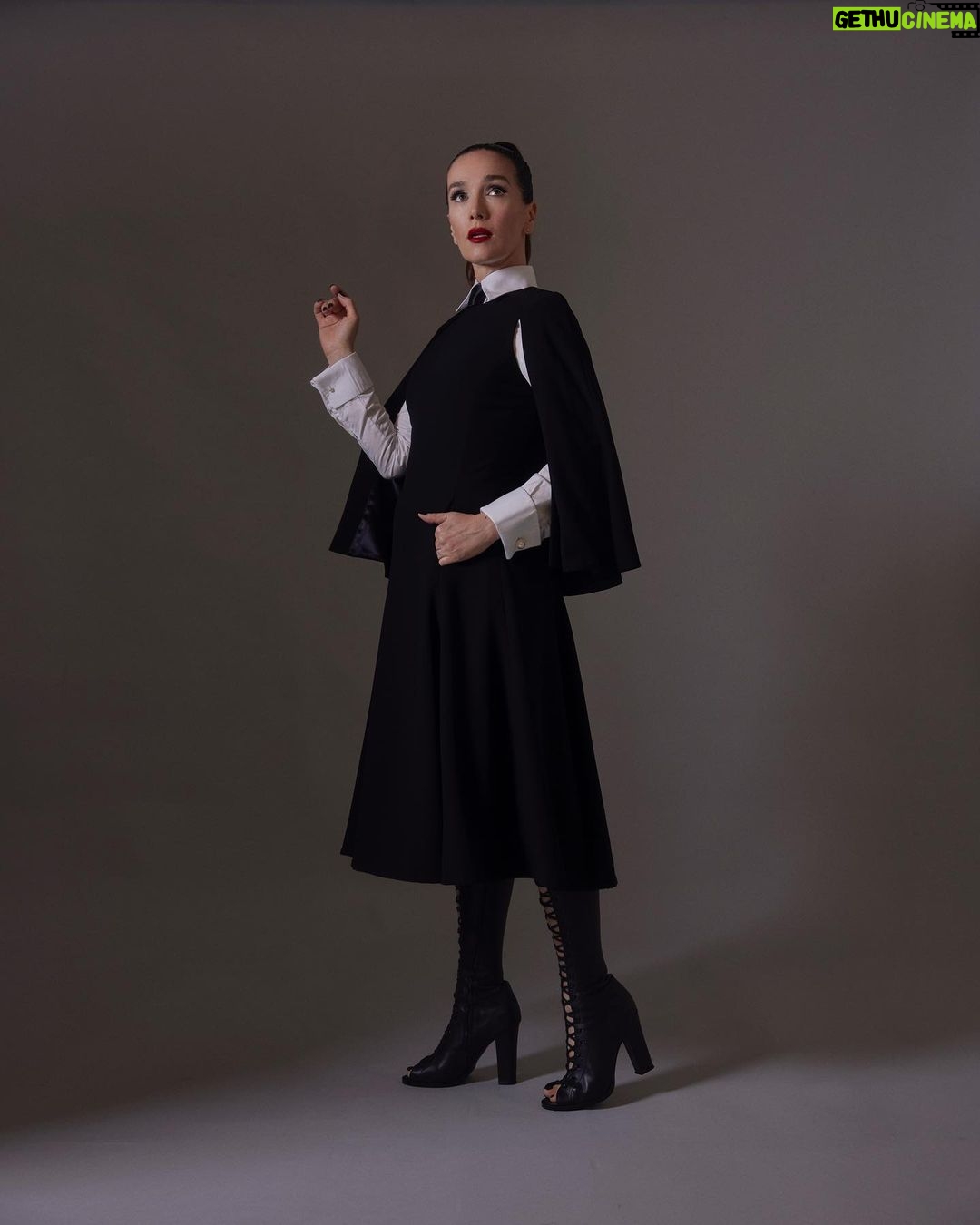 Natalia Oreiro Instagram - Yendi a los Cóndor 🖤 Gracias @acca_cinecronistas por la nominación. 🖤Con este vestidito herrrmoso de @ramirezdenegro 🖤siempre con el arte de @brunoilusorio 🖤St de mi amada @luligemelli 🖤 Quién te hizo la carita? @karinacamporinomkp 🖤 pelito de @giachinomatias 🖤 botitas @lucianomarraok 🖤 súper locación @cramerestudio 🖤 uñitas @bliss.com.ar