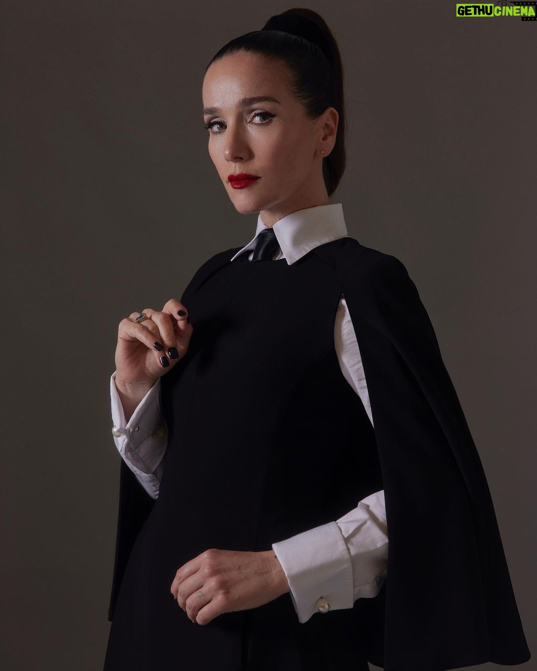Natalia Oreiro Instagram - Yendi a los Cóndor 🖤 Gracias @acca_cinecronistas por la nominación. 🖤Con este vestidito herrrmoso de @ramirezdenegro 🖤siempre con el arte de @brunoilusorio 🖤St de mi amada @luligemelli 🖤 Quién te hizo la carita? @karinacamporinomkp 🖤 pelito de @giachinomatias 🖤 botitas @lucianomarraok 🖤 súper locación @cramerestudio 🖤 uñitas @bliss.com.ar