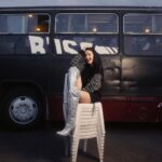 Natalia Oreiro Instagram - ⁣ Salimos de gira? ⚡️👽⚡️👽⚡️ 📷 @brunoilusorio ⚡️ @mono.fuk 👽 @lucianomarraok ⚡️ @luligemelli 👽 @rosanjuan ⚡️ @castillosfernando 👽 @diegoalfonsouy ⚡️ @merynaor 👽 @fefodiiaz ⚡️ @bliss.com.ar