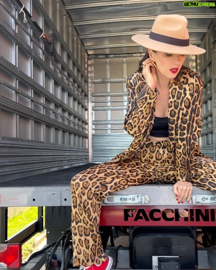 Natalia Oreiro Instagram - β£ Miauu πππ Grupito lindo y divertido si los hay!! π @brunoilusorio π @rosanjuan π @castillosfernando π @diegoalfonsouy π @merynaor π @fefodiiaz @mangostores_uruguay @mariacheruruguay @bliss.com.ar