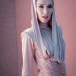 Natalia Oreiro Instagram - ⁣ Postales de ayer en @premios_platino Con este vestidito que soñé y que la hermosa de @luligemelli me acompañó en la locura. Con el mejor realizador @manu_._gonzalez Y la genia de @rebecarueda en maquillaje y pelo. Joyitas de @hsternofficial Mis uñitas de @bliss.com.ar Fotones de @lonajulian Les gustó? - Фотографии с @premios_platino Платье, о котором я мечтала, вам нравится?