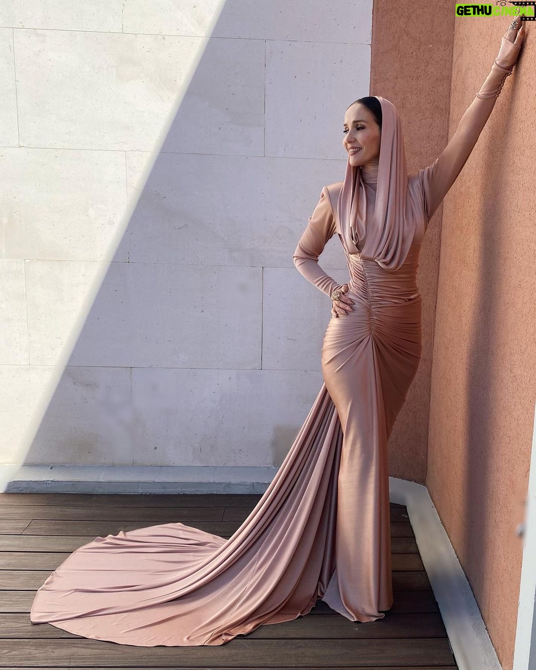 Natalia Oreiro - 101.2K Likes -
Postales de ayer en @premios_platino
Con este vestidito que soñé y que la hermosa de @luligemelli me acompañó en la locura.
Con el mejor realizador @manu_._gonzalez
Y la genia de @rebecarueda en maquillaje y pelo.
Joyitas de @hsternofficial
Mis uñitas de @bliss.com.ar
Fotones de @lonajulian
Les gustó?
-
Фотографии с @premios_platino
Платье, о котором я мечтала, вам нравится?