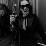 Natalia Oreiro Instagram - ⁣ Epa! GRACIAS por este premio del público, @premios_platino ⁣ Por mi rol en #SantaEvita 🤍✨🤍⁣ A quienes votaron y lo hicieron posible 🙌 @starplusla @nonstoptvstudios 📷 @lonajulian @vivistallone @luligemelli @rebecarueda @hsternofficial