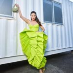 Natalia Oreiro Instagram - ⁣ Lo soñé impetuoso, formidable y ardiente;⁣ hablaba el impreciso lenguaje del torrente; Era un amor desbordado de locura y de fuego,⁣ Rodando por la vida como en eterno riego. 𝘋𝘦𝘭𝘮𝘪𝘳𝘢 𝘈𝘨𝘶𝘴𝘵𝘪𝘯𝘪 @brunoilusorio @rosanjuan @hm @espaciomagma @_tavogarcia @castillosfernando @diegoalfonsouy @paulistauy @merynaor @fefodiiaz @bliss.com.ar