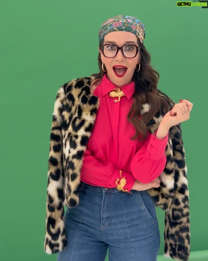 Natalia Oreiro Instagram - Siempre sencishita 😜 Dance, dance, dance Hoy tu sueño es real Dance! 📸 @brunoilusorio 👓 @byranieri @lasoreirooficial 🐆 @luligemelli 🐆 @karinacamporinomkp 🐆 @giachinomatias 🐆 @vivistallone 🐆 @@turtupab