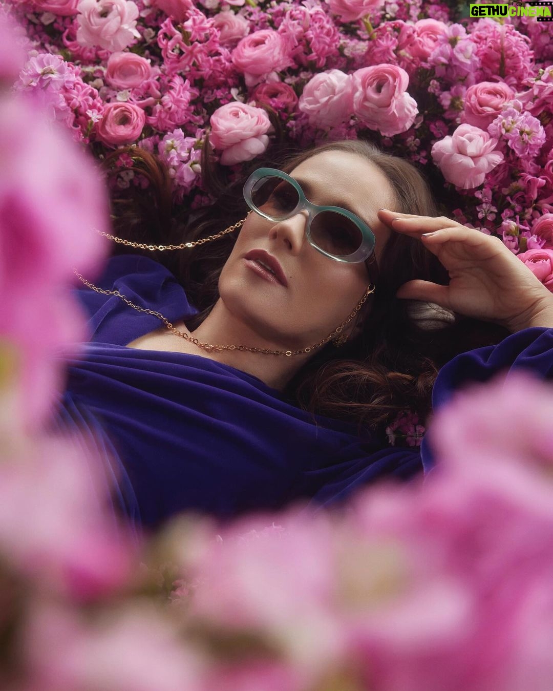 Natalia Oreiro Instagram - β£ βοΈπΈπβοΈπΈπβοΈβ£ Que les parecen estas gafas? πΆοΈ @byranieri @lasoreirooficial πΆοΈ Y traen cadenita para no perderlas!π @brunoilusorio @luligemelli @karinacamporinomkp @giachinomatias @veronica.bonomo @tomas_bergman @anteraestudio