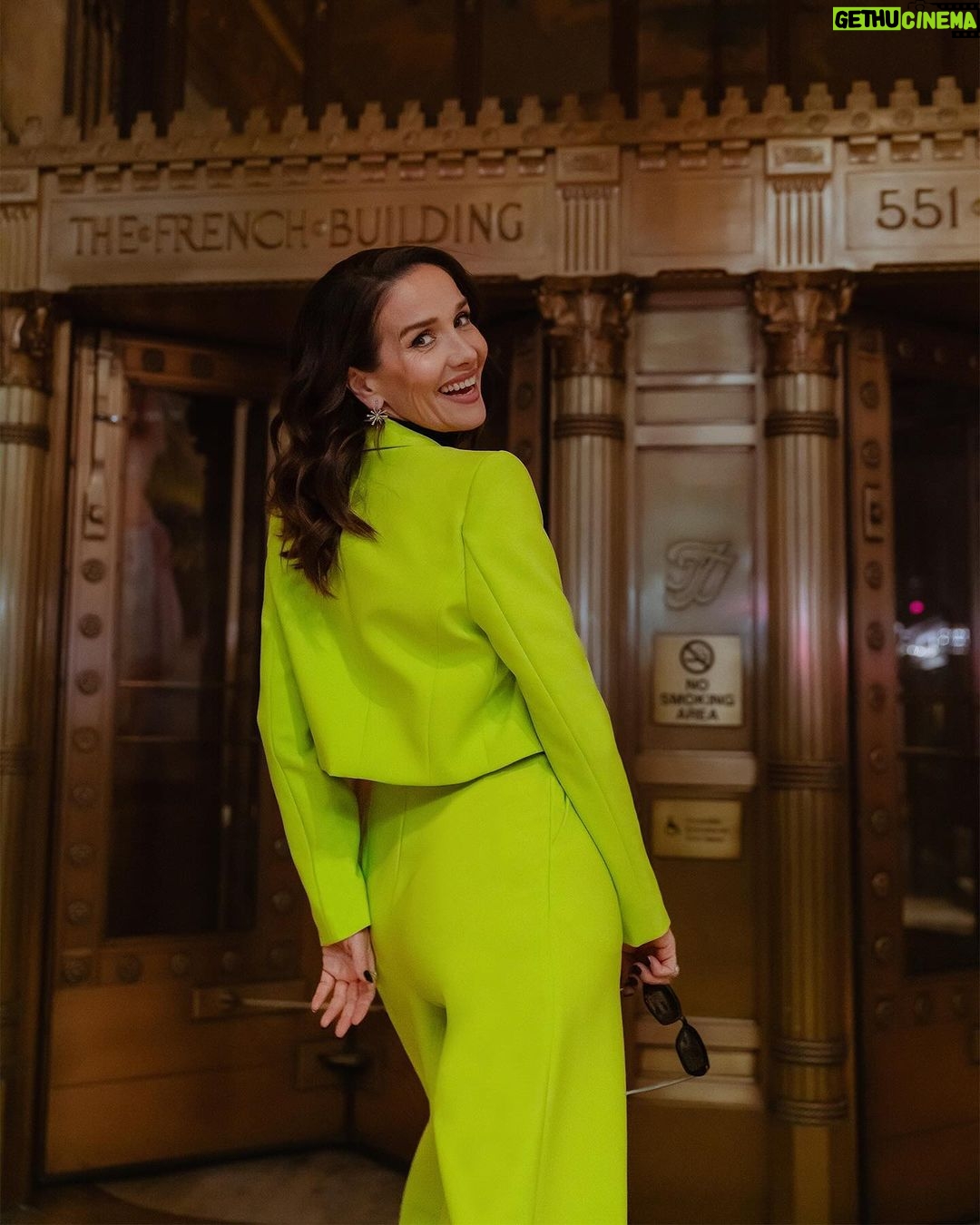 Natalia Oreiro Instagram - Salió @revistacaras Gracias @hectormaugeri por acompañarme desde siempre 🖤 ✒️ @sabgalante 📷 @hypedh 🖤 @mariagorof @mergorof 🖤 @hsternofficial 🖤 @luligemelli 🖤 @diegoalfonsouy 🖤 @mai.mor 🖤 @jeesyanez 🖤 @bliss.com.ar 🖤 @veronica.bonomo Nueva York