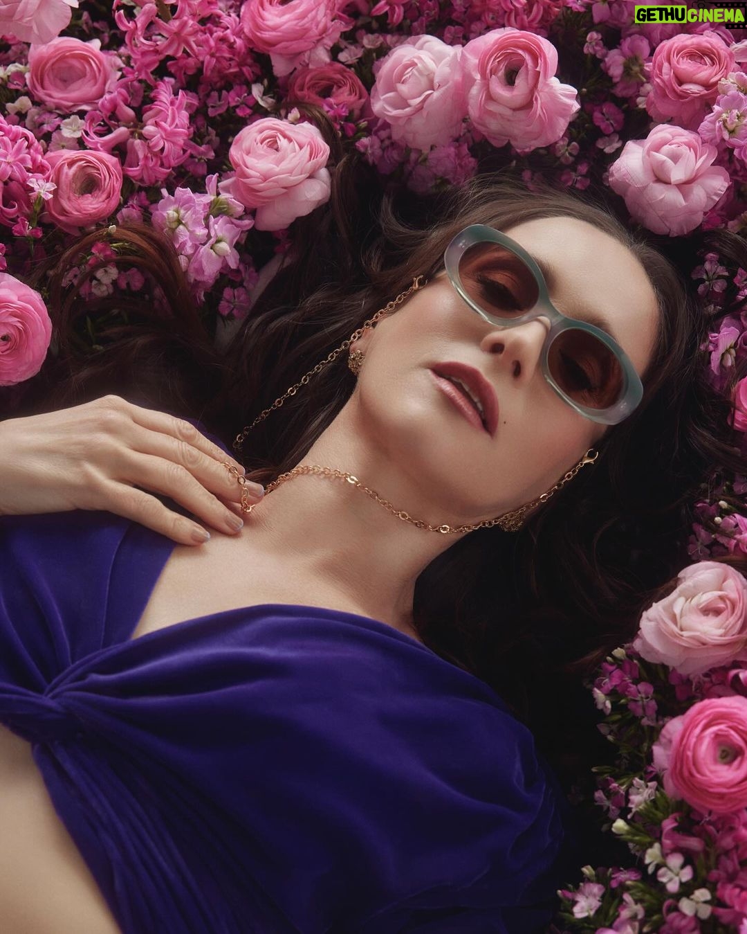 Natalia Oreiro Instagram - β£ βοΈπΈπβοΈπΈπβοΈβ£ Que les parecen estas gafas? πΆοΈ @byranieri @lasoreirooficial πΆοΈ Y traen cadenita para no perderlas!π @brunoilusorio @luligemelli @karinacamporinomkp @giachinomatias @veronica.bonomo @tomas_bergman @anteraestudio