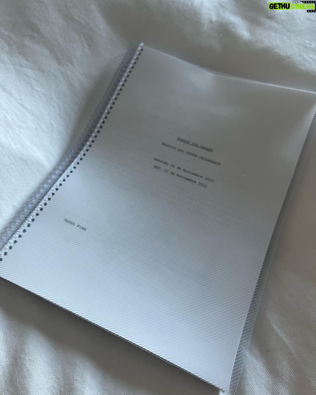 Natalia Oreiro Instagram - El lunes comienzo una nueva peli, la primera dirigida por mi querida @ml_berch Aquí estoy, estudiando con ganas y amor 💜