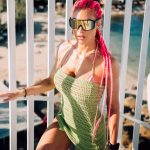 Natalie Eva Marie Instagram - Walking into the LAST day of @tyrsport ‘s CYBER week SALE like….😎 💅🏽 🚨🚨Get 30% Off Sitewide on TYR.com, with no exclusions! 👀  🛍️ grab the latest Footwear,Apparel, and Accessories for your holiday shopping 💕 - 😎I’m wearing my go to sunnies @tyrsport 🔗Tap the link in my bio or head to my IG stories to snag your goodies 🥳 Happy shopping 🛍️ 🛒 🤩 Scottsdale, Arizona