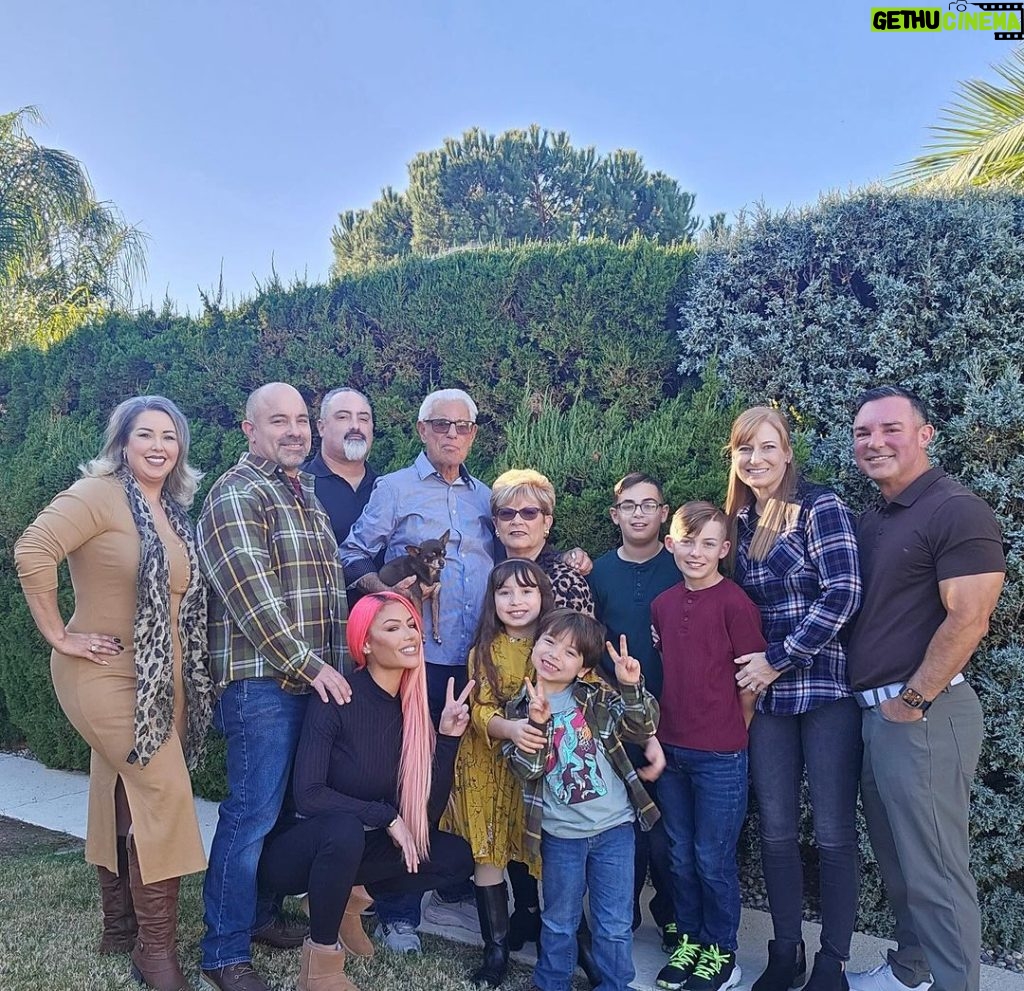Natalie Eva Marie Instagram - Thanksgiving at the Nelson’s 💕 🦃✨……🫶🏽 grateful for my chaotic 🤪 family 🙏🏽 💕Missed the rest of our family that couldn’t make it 🫶🏽💕❤️ Concord, California