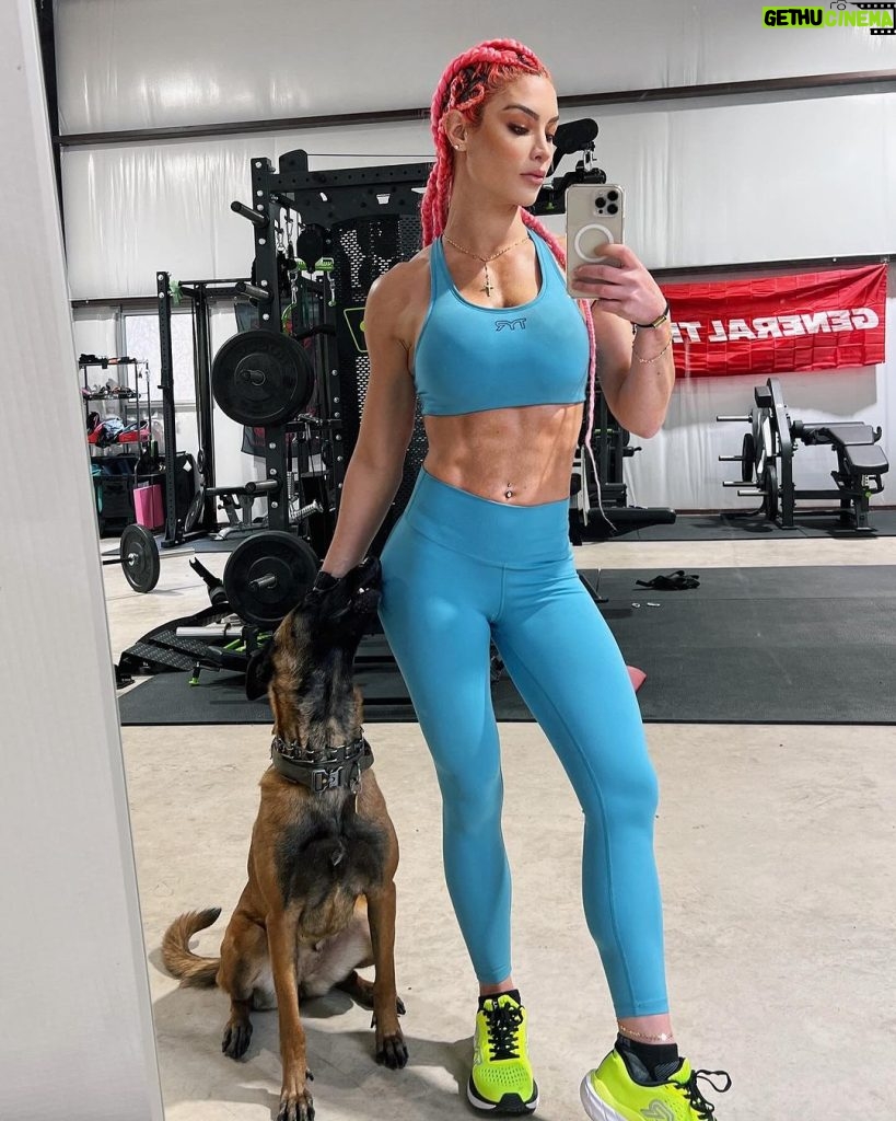 Natalie Eva Marie Instagram - The holiday season is here and BLACK FRIDAY has started early @tyrsport🥳🥳 🚨🚨Get 30% Off Sitewide on TYR.com, with no exclusions! 👀  🛍️ grab the latest Footwear,Apparel, and Accessories all at a great price! 🔗Tap the link or head to my IG stories to snag your goodies 🥳 Happy shopping 🛍️ 🛒 🤩 - Some of my favs 📸➡️ - 🏋️‍♀️ I wear a small in their leggings and a medium in their sports bra! Concord, California